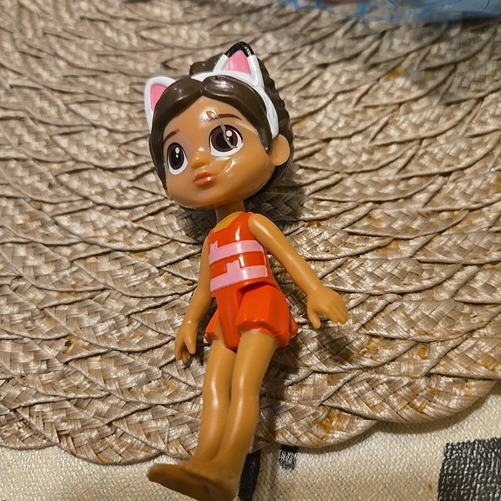 Gabby in Swimsuit 4” Figure From Dreamworks Gabby's Dollhouse